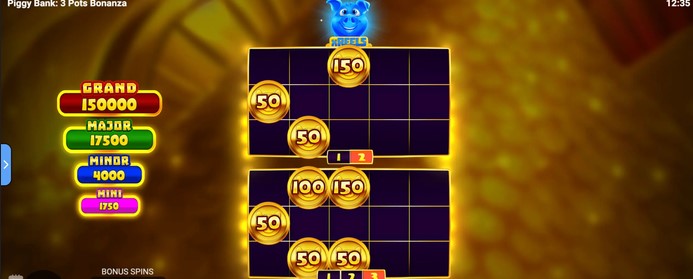 Ronda de giros de bonificación de Piggy Bank 3 Pots Bonanza con dos grillas apiladas, monedas doradas de 50, 100 y 150 sobre fondo violeta, un chancho azul arriba y el panel de jackpots Grand 150000, Major 17500, Minor 4000 y Mini 1750